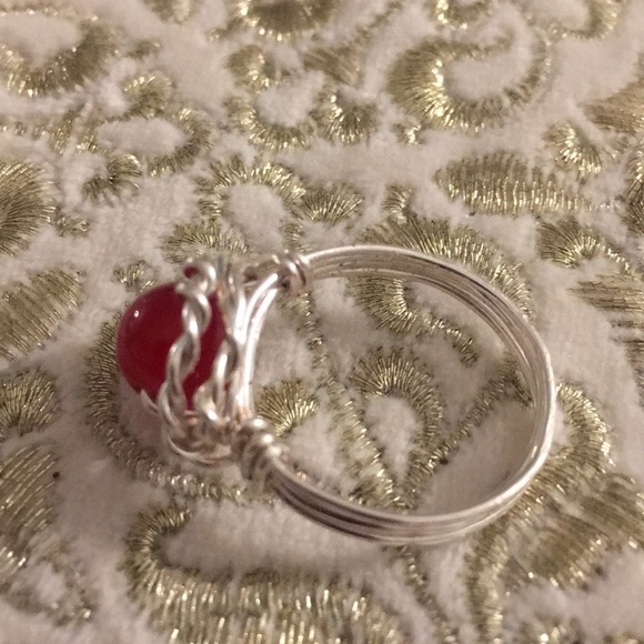 Red Jade silver plated wire wrapped ring. - Picture 4 of 6
